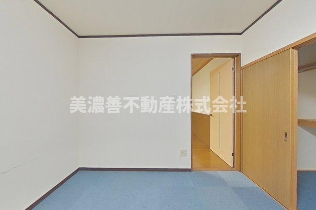 ６０６７７　岐阜市中川原事務所付住居の洋室