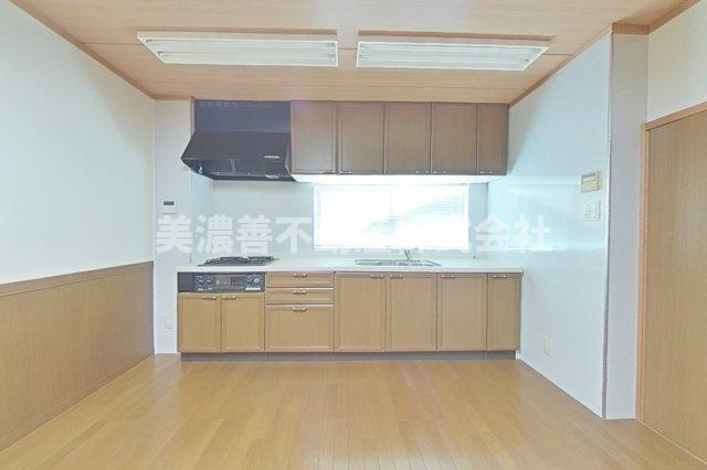 ６０６７７　岐阜市中川原事務所付住居のキッチン