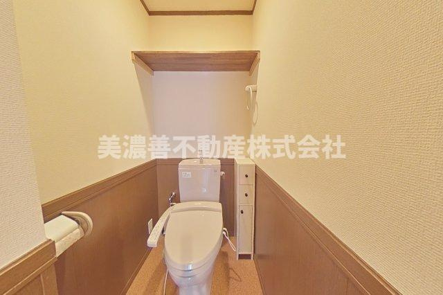 ６０６７７　岐阜市中川原事務所付住居のトイレ