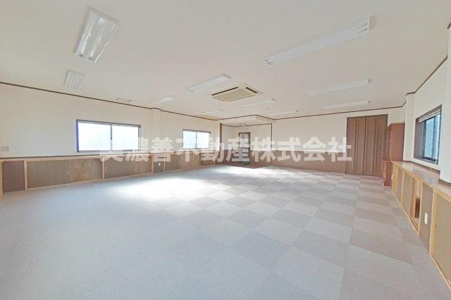６０６７７　岐阜市中川原事務所付住居の洋室