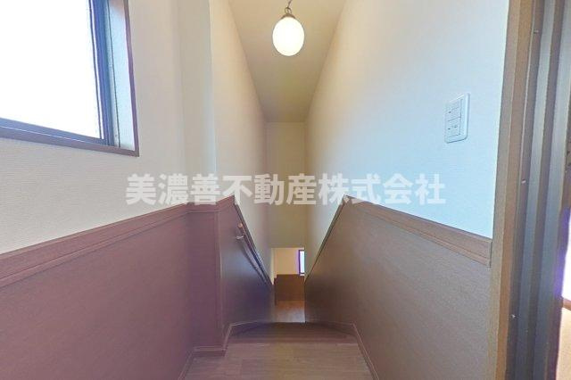 ６０６７７　岐阜市中川原事務所付住居の内装