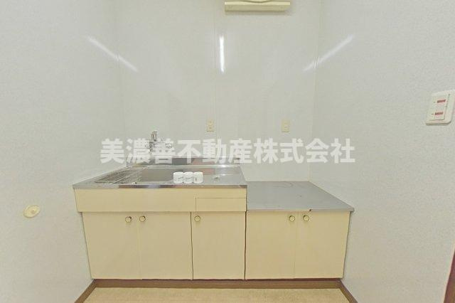 ６０６７７　岐阜市中川原事務所付住居のキッチン