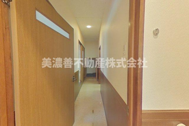 ６０６７７　岐阜市中川原事務所付住居の内装