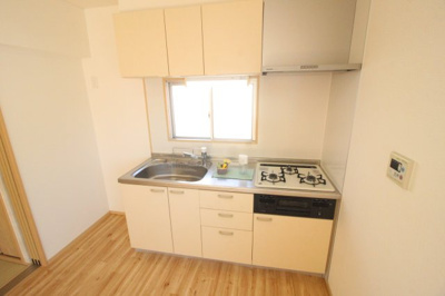 【キッチン】 | エフアール西田辺 | 収納たっぷりのキッチンです。