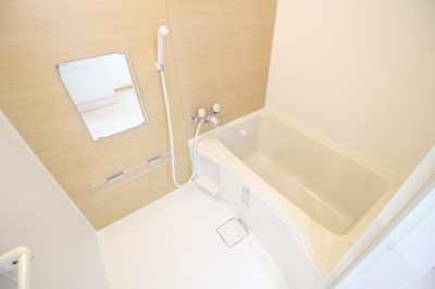 【浴室】 | エフアール西田辺 | 清潔感のあるお風呂です。