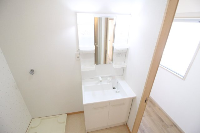 【独立洗面台】 | エフアール西田辺 | シャワー付洗面台です。