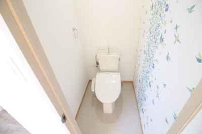 【トイレ】 | エフアール西田辺 | 温水洗浄便座付トイレです。