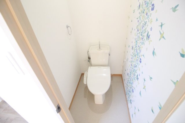 【トイレ】 | エフアール西田辺 | 温水洗浄便座付トイレです。