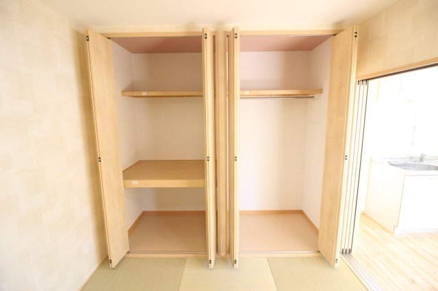 【収納】 | エフアール西田辺 | 便利な和室の押入れです。