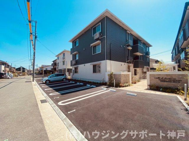 明石市大久保町大窪のアパートの駐車場