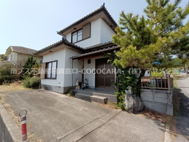 南アルプス市山寺　３LDK　中古住宅の駐車場|縦列駐車で2台駐車可能です。