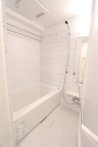 ラティエラ武蔵小杉の浴室|別部屋の参考写真です。
