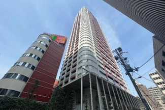 【外観】 | ザ・梅田タワーはJR東海道本線大阪駅から徒歩9分。大阪の中心梅田エリアに建つ地上43階建ての超高層タワーマンションで総戸数385戸のビッグコミュニティです