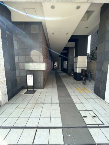 ハイネスクラウズ泉大津駅前のエントランス