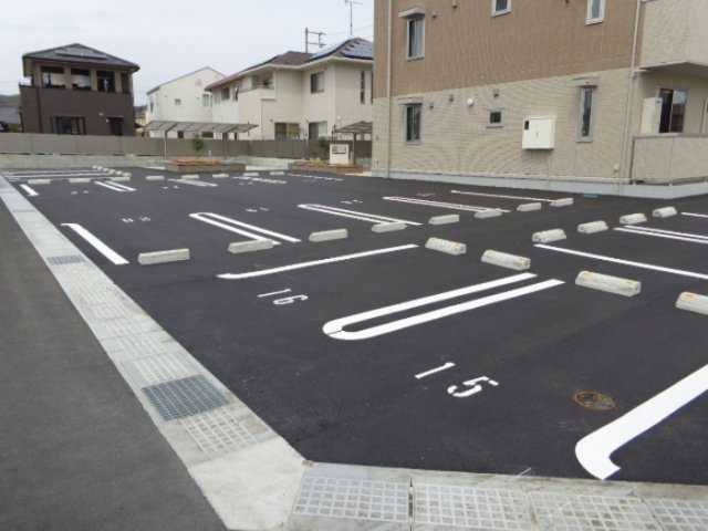 ジュアン寺家の駐車場