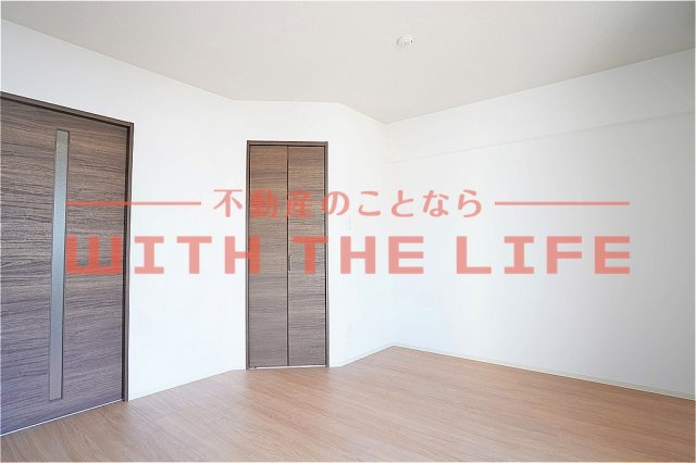 Maisonアマファソン【キャッシュバック対象物件】の居間・リビング|おしゃれなリビングです