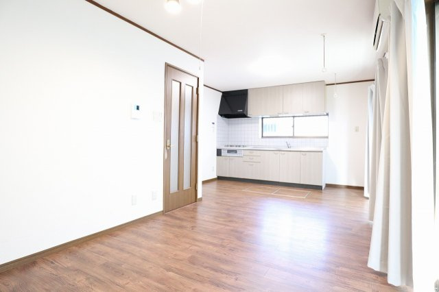 中神貸家の居間・リビング