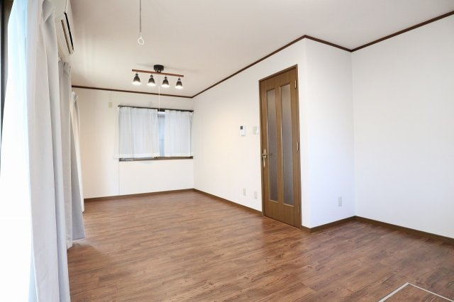 中神貸家の居間・リビング