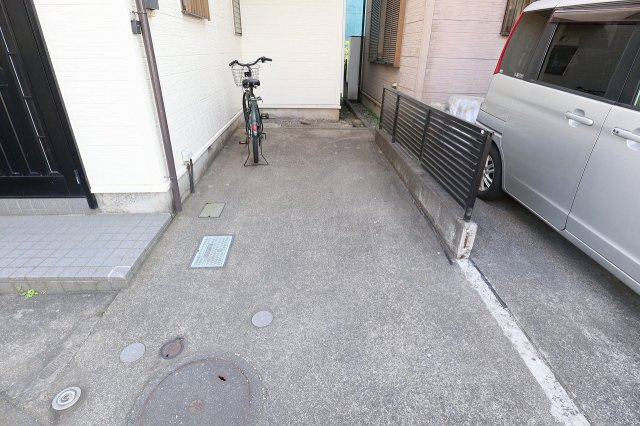中神貸家の駐車場