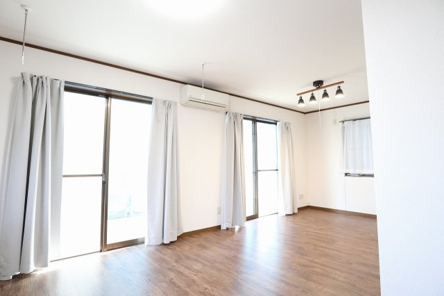 中神貸家の居間・リビング