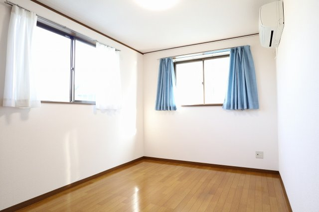 中神貸家の寝室