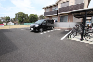 敷地内駐車場(別途契約・要空き確認)