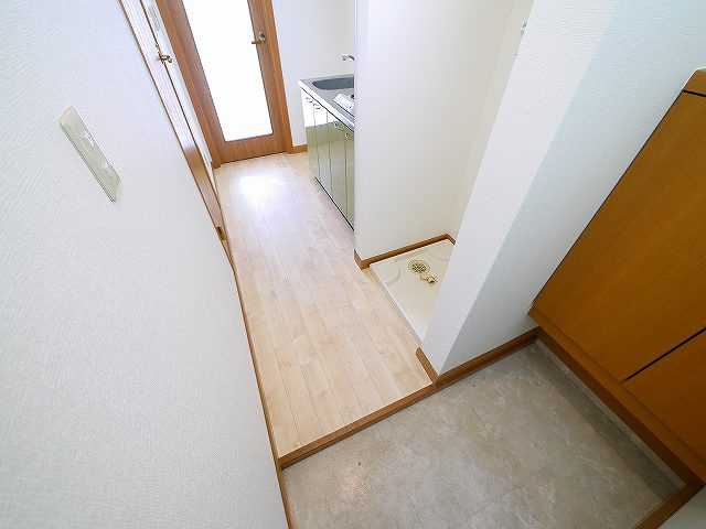 コンフォート三條の玄関
