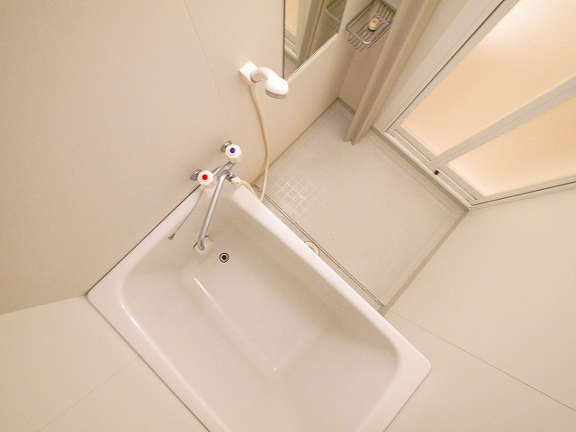 コンフォート三條の浴室