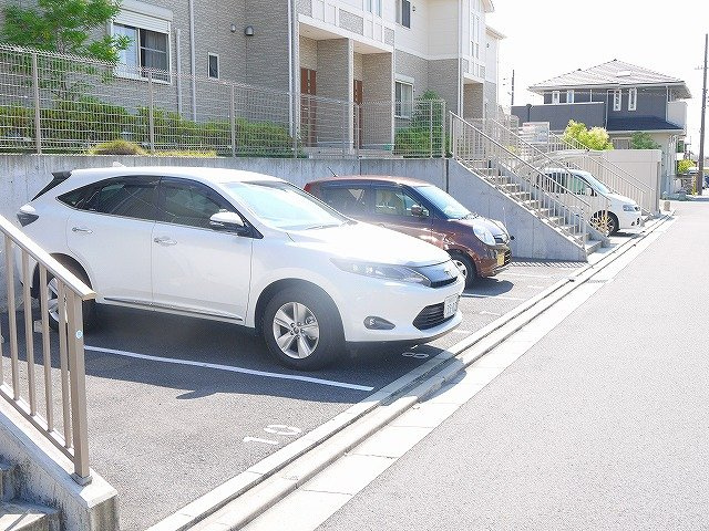 メゾン梅美の駐車場|駐車スペースもあります