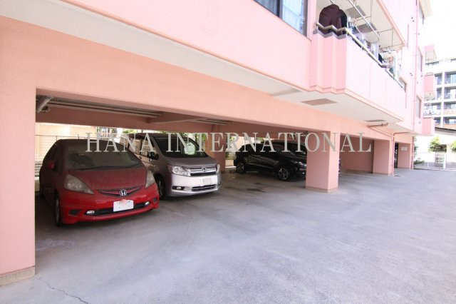 ベイシティ北栄の駐車場