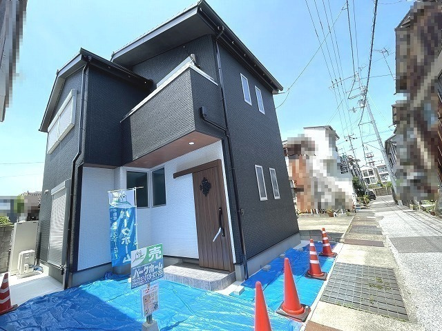 高知市桜井町2丁目　新築住宅の前面道路含む現地写真