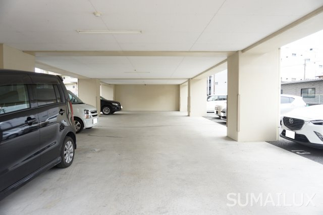 熊本市中央区南熊本１丁目の賃貸マンションの駐車場