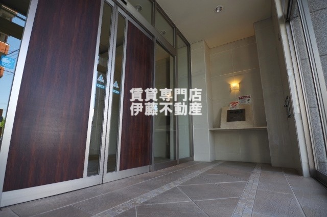 アルバ志賀本通のエントランス