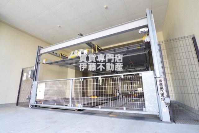 アルバ志賀本通の駐車場