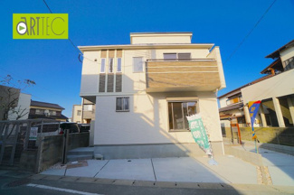 【駐車場】 | 【駐車スペース】
日々の暮らしにマイカーが必要。そんな方は物件の購入条件に駐車場は必須です。通勤に、家族のお迎えに、お買物に、おでかけに、クルマライフを楽しみたい方に。