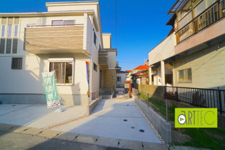 【駐車場】 | 【駐車スペース】
日々の暮らしにマイカーが必要。そんな方は物件の購入条件に駐車場は必須です。通勤に、家族のお迎えに、お買物に、おでかけに、クルマライフを楽しみたい方に。