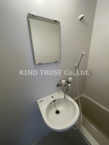 パークサイド本庄の洗面所|明るい洗面所です