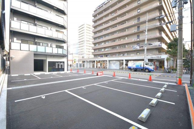 アドバンス難波南ノエルの駐車場