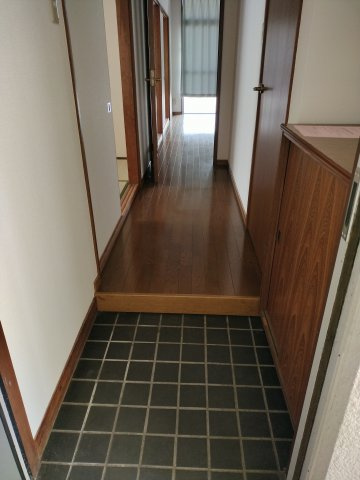 北園マンションの玄関