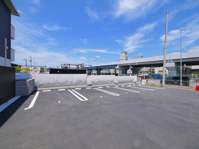 シュエット四条大路の駐車場