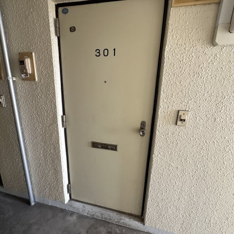 コーポあなやまの玄関