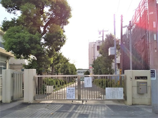 江戸川区立本一色小学校まで70ｍ