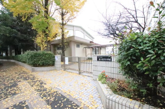 東小松川小学校まで10ｍ