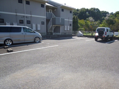 敷地内駐車場／要空確認