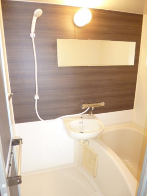 【浴室】 | サンパレス泉 | お風呂はアクセントパネルがポイントです♪