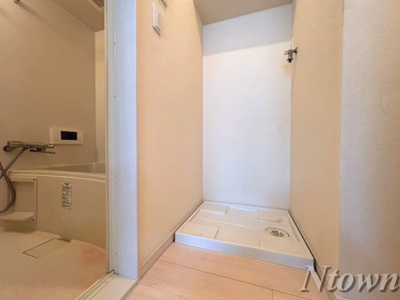 【設備】 | Grandtic Castle | 洗濯機置き場です