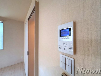 【セキュリティ】 | Grandtic Castle | モニター付きインターホンです