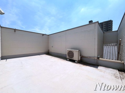 【バルコニー】 | Grandtic Castle | 暖かな日差しのふりそそぐバルコニー