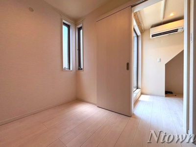 【その他】 | Grandtic Castle | 使い勝手のいい洋室です