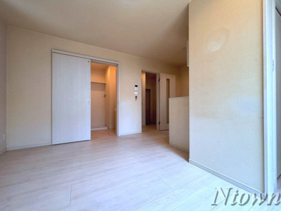 【居間・リビング】 | Grandtic Castle | こちらの居間で趣味の時間をお楽しみください